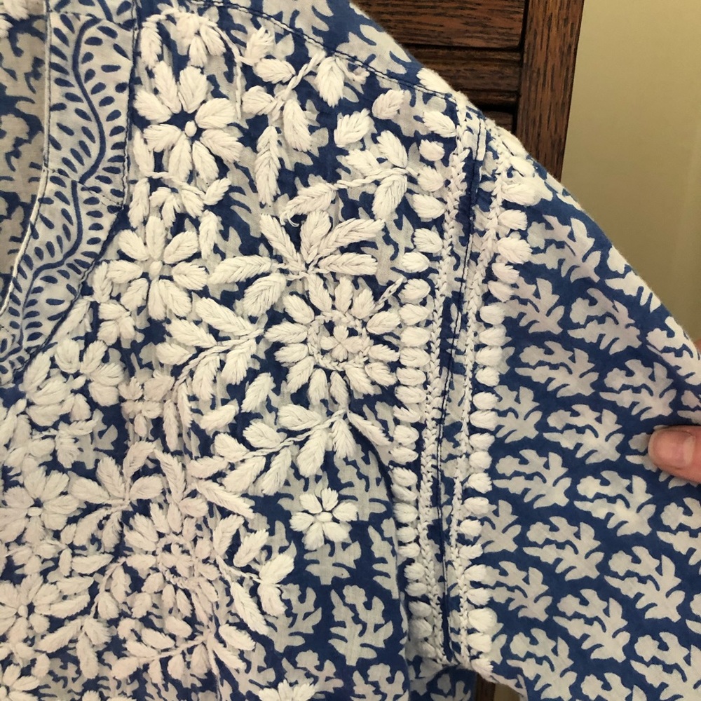 Embroidered top. - Picture 3 of 5